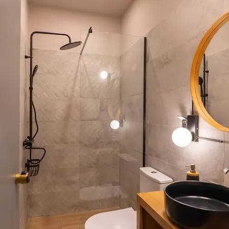 Seafront Karma Luxury - An Escape From Reality Semesterbostad *