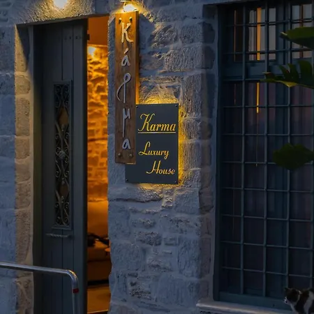 Seafront Karma Luxury - An Escape From Reality Semesterbostad *