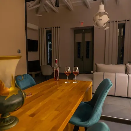 Seafront Karma Luxury - An Escape From Reality Semesterbostad *