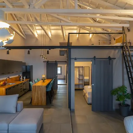 Seafront Karma Luxury - An Escape From Reality Semesterbostad *