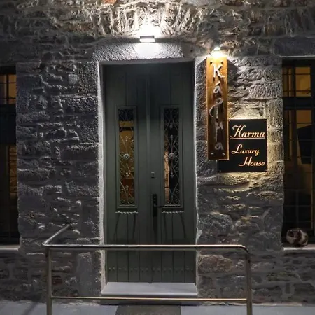 Seafront Karma Luxury - An Escape From Reality Semesterbostad *