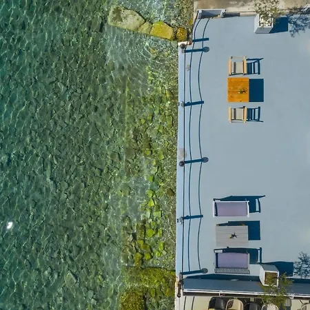 Seafront Karma Luxury - An Escape From Reality Holiday home