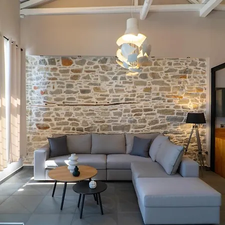 Seafront Karma Luxury - An Escape From Reality Holiday home *