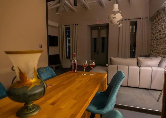 Seafront Karma Luxury - An Escape From Reality Holiday home *