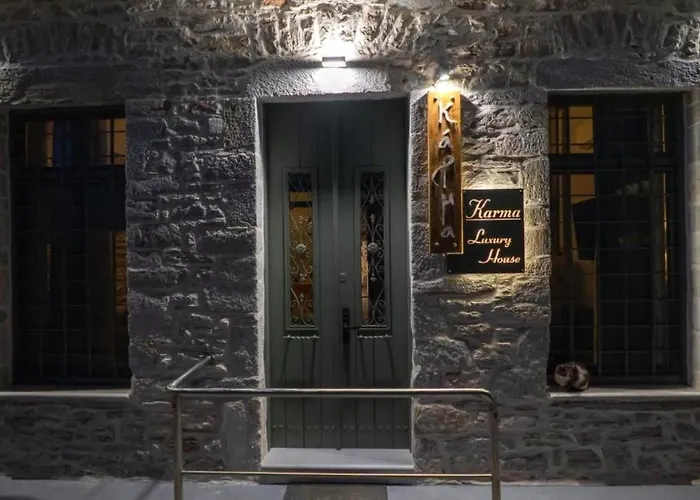 Seafront Karma Luxury - An Escape From Reality Holiday home *